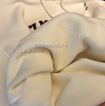 Džemper s kapuljom, opuštenog kroja, natpis slovima, dugi rukavi, srednja debljina