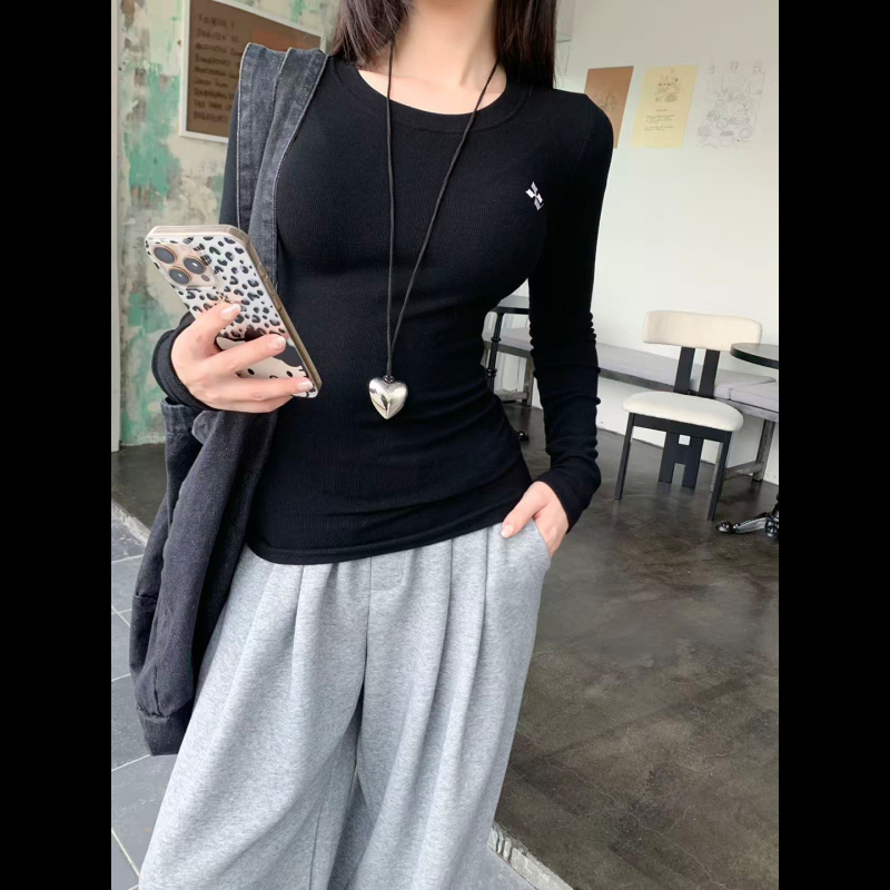 Bluză de mânecă lungă, broderie cu cruce, guler rotund, croială Slim Fit, poliester 95%+