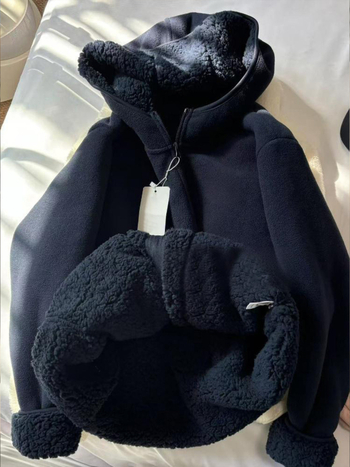 Ženska fleece jakna s kapuljačom – široka silueta, dugi rukavi, zatvarač, poliester