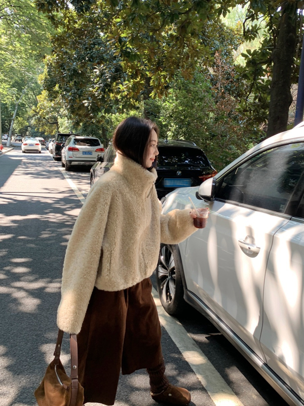 Кожено палто със стояща яка, вълна и изкуствена кожа, дълги ръкави, еднобортно палто с множество копчета отпред