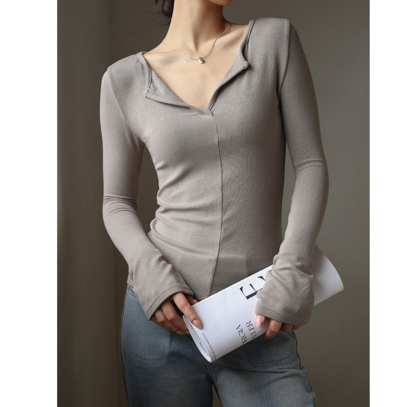 Tricou damă cu decolteu în V, croială slim, model Snake Bone, material viscoză-elastan, mâneci 3/4, lungime 50–65 cm