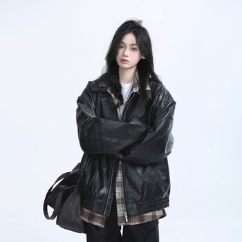 Moteriška PU odinė striukė su pamušalu, Polo apykaklė, užtrauktukas priekyje, ilgos rankovės, laisvas kirpimas