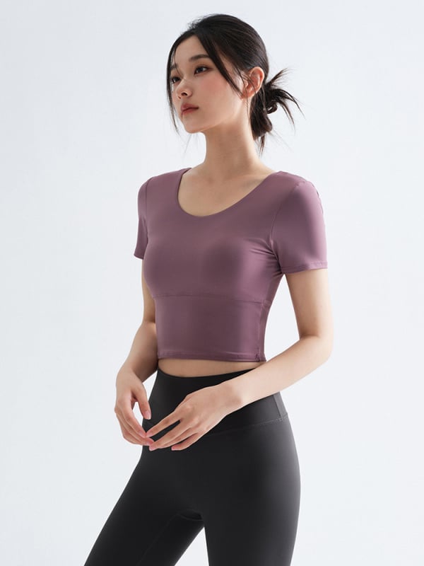 Ženski ljetni sportski T-shirt, tanak, U izrez, kratki rukavi, tijesan kroj, 93,3% poliester / 6,7% elastan, s umetkom za prsa