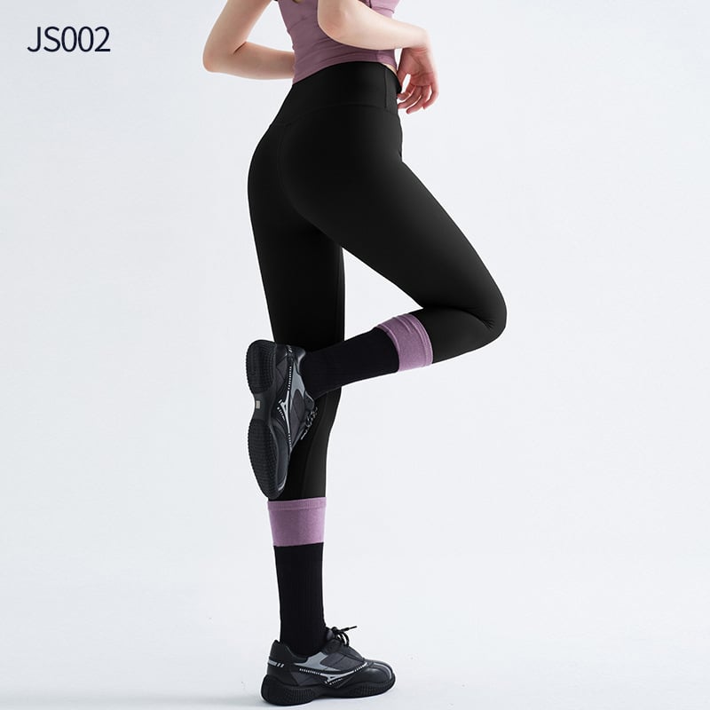 Ženski ljetni sportski T-shirt, tanak, U izrez, kratki rukavi, tijesan kroj, 93,3% poliester / 6,7% elastan, s umetkom za prsa