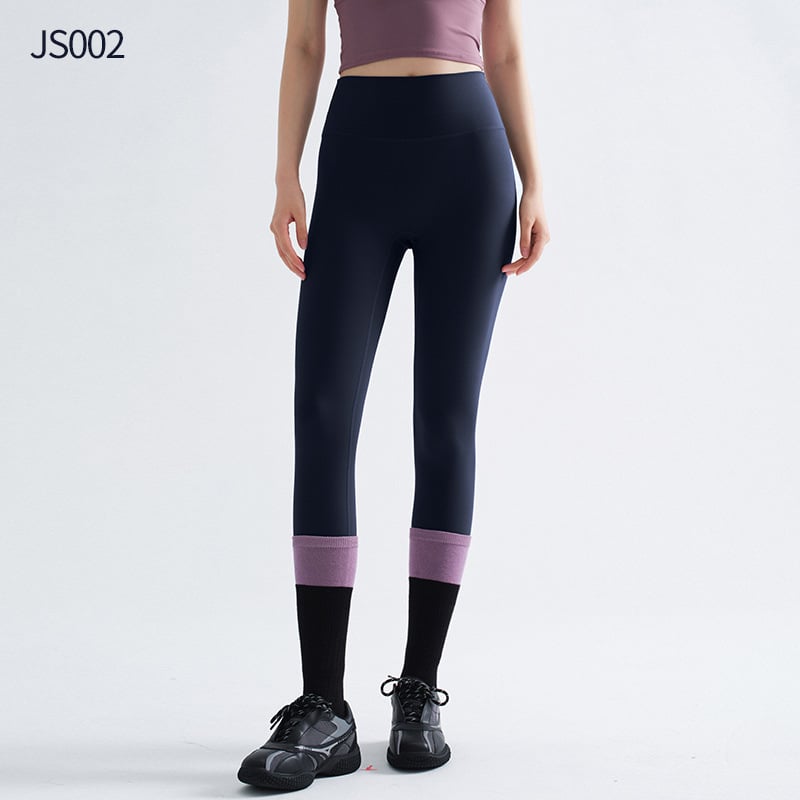 Ženski ljetni sportski T-shirt, tanak, U izrez, kratki rukavi, tijesan kroj, 93,3% poliester / 6,7% elastan, s umetkom za prsa