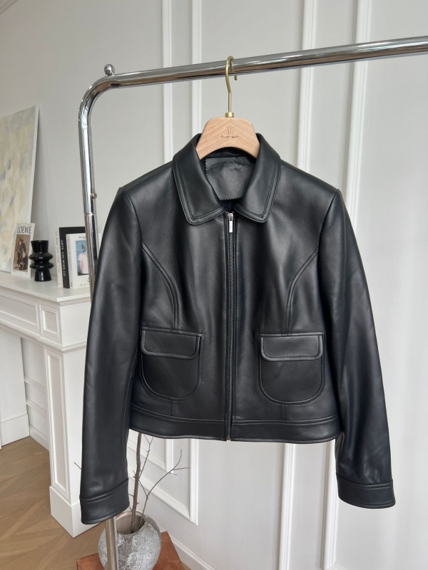 Murry&Aier Яке от агнева кожа – къс модел, квадратна яка, еднобортно закопчаване, есен 2025