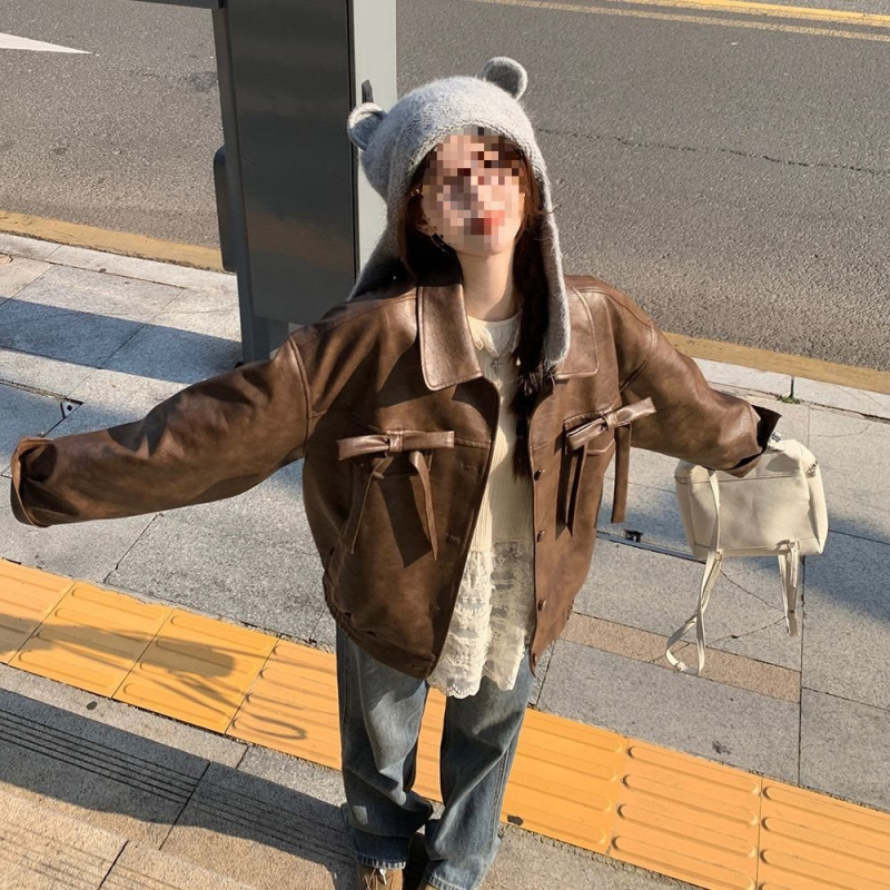 Damska jakna od umjetne kože - Ultra kratka duljina (≤40 cm), Polo ovratnik, Bez rukava, Proljeće 2025