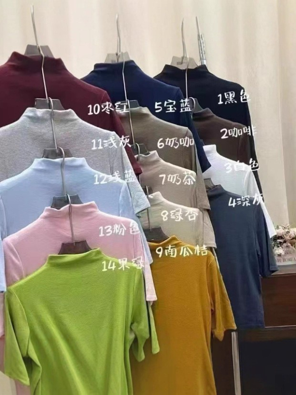 Ženski slim-fit majica s polu-rukavima, mali visoki vrat, kašmir-modal materijal, kratka duljina 40–50 cm