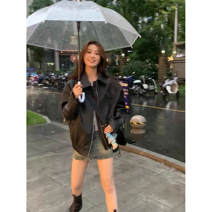 PU kožna jakna, polo ovratnik, A-linijski kroj, zatvaranje na više gumba, elegantan zreli ženski stil