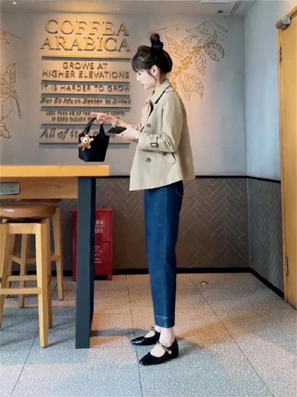 Kabát z polyesteru, jednobarevný, dlhý rukáv, klopový golier, normálna dĺžka (50–65 cm)