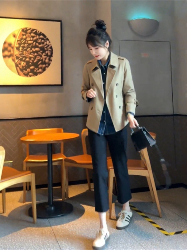 Kabát z polyesteru, jednobarevný, dlhý rukáv, klopový golier, normálna dĺžka (50–65 cm)