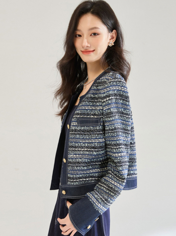 Outdoor kabát z tweedovej tkaniny s textúrou priadze | zmes polyester-vlna | blokový vzor | krátky strih | zapínanie na jednu radu gombov