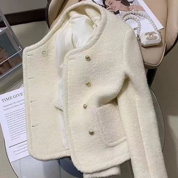 Dámske vonkajšie oblečenie, štýl Little Fragrance Wind, polyesterová zmes (50-70% polyester + 30-50% iné), hrubé a teplé, okrúhly výstrih, zapínanie na jeden rad viacerých gombov.