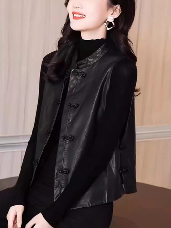 Жилет в ретро стил с пряжки, пълнеж от агнешка кожа, стойка яка