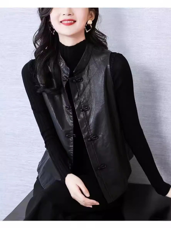 Жилет в ретро стил с пряжки, пълнеж от агнешка кожа, стойка яка