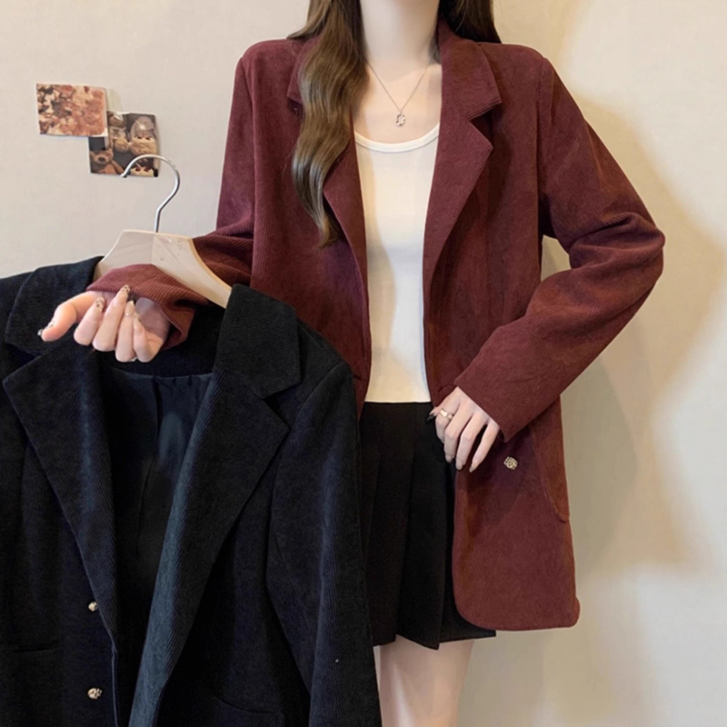 Žensko sako od korduroja, jednobodno kopčanje, dugi rukavi, standardna duljina, elegantan gradski stil