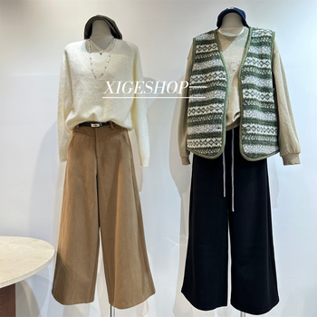 Жилет от Chenille с райета, V-образно деколте, едноредово закопчаване, 95% полиестер