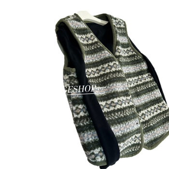 Жилет от Chenille с райета, V-образно деколте, едноредово закопчаване, 95% полиестер