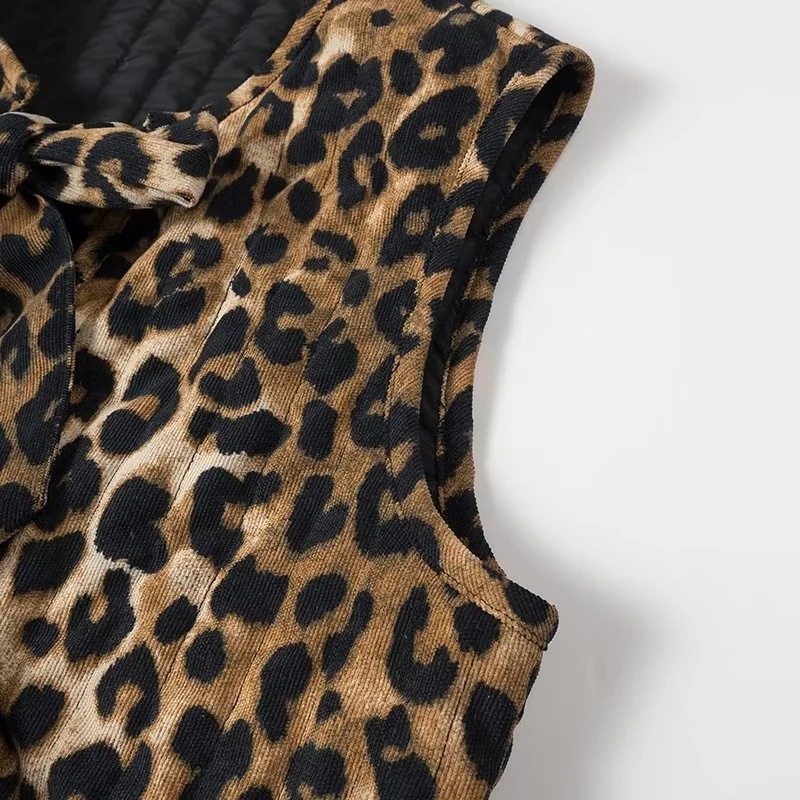 FEASY vestă corduroy cu imprimeu leopard, guler în V și plachetă cu șnur