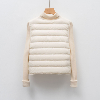 Dámska vesta s husím páperom, vodorovné pruhy, 86–90% husieho páperia, stredná hrúbka, V-krk, normálna dĺžka