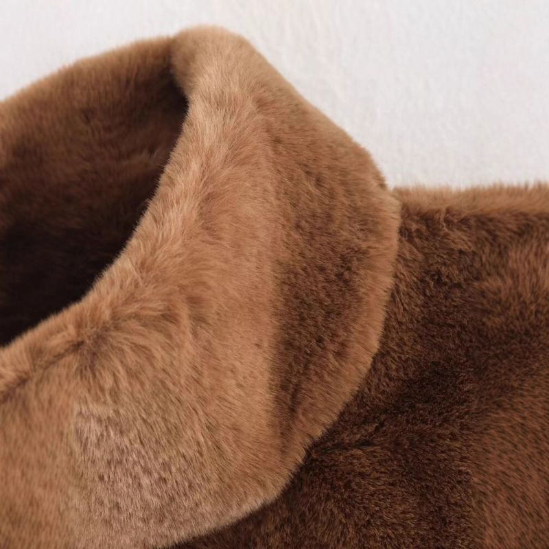 Top bez rukava s visokim ovratnikom i pahuljastom teksturom – zvjezdani stil, 95% poliester, srednja duljina 65–80 cm