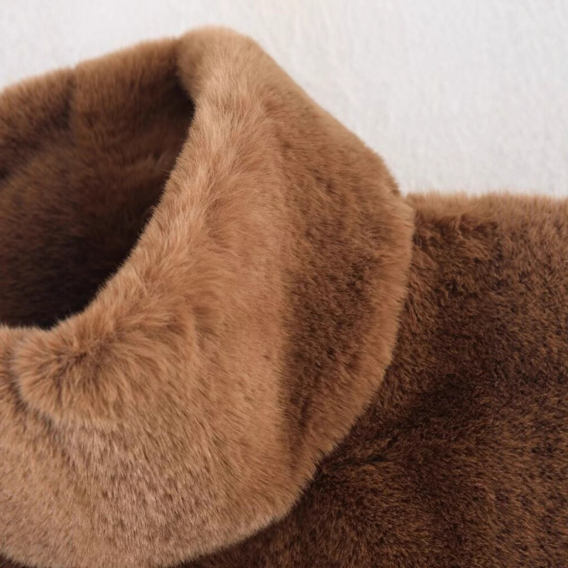 Top bez rukava s visokim ovratnikom i pahuljastom teksturom – zvjezdani stil, 95% poliester, srednja duljina 65–80 cm