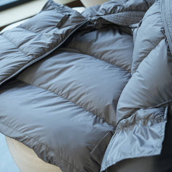 TT1028 Dámska krátka vesta s kapucňou, výplň husacím páperom, zips, polyesterová látka