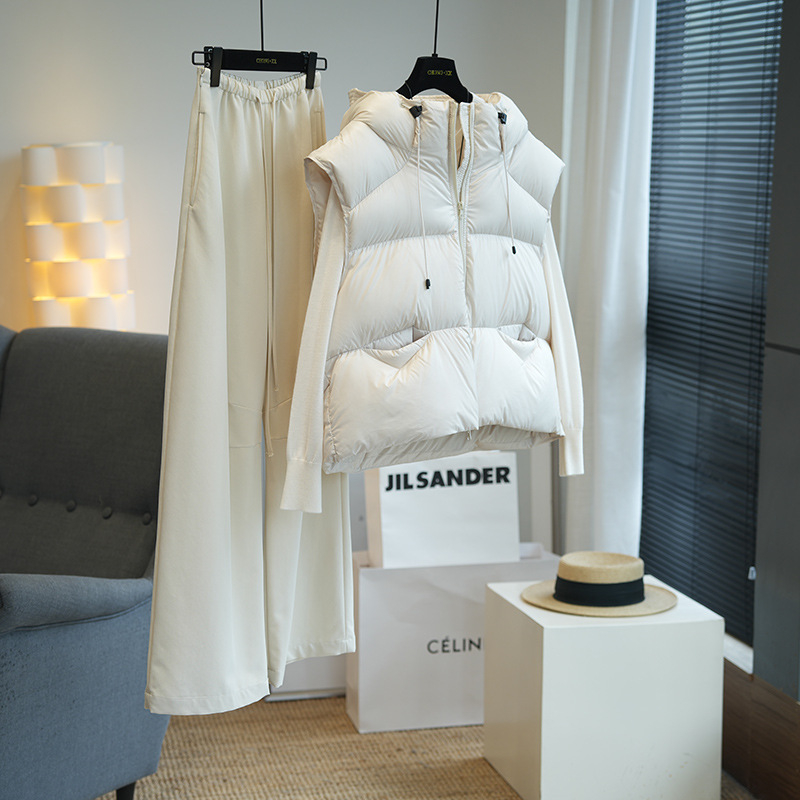 TT1028 Dámska krátka vesta s kapucňou, výplň husacím páperom, zips, polyesterová látka