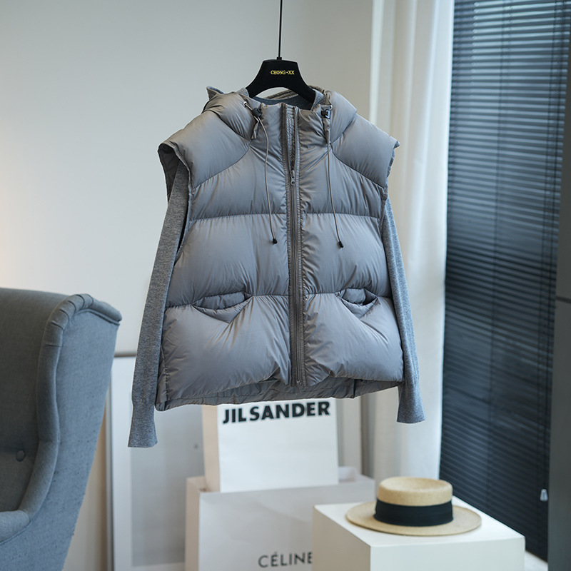 TT1028 Dámska krátka vesta s kapucňou, výplň husacím páperom, zips, polyesterová látka