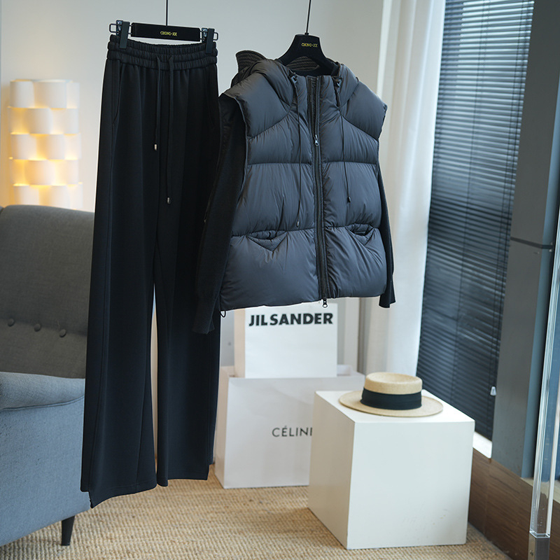 TT1028 Dámska krátka vesta s kapucňou, výplň husacím páperom, zips, polyesterová látka