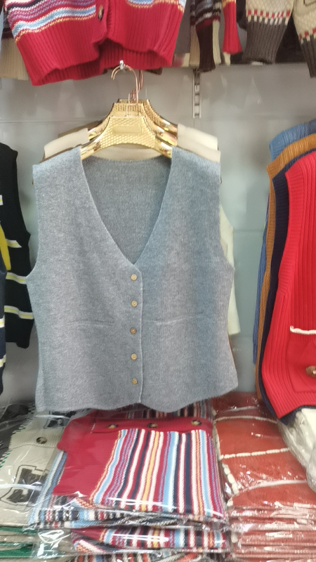 Vesta cardigan scurtă pentru femei, stil coreean, decolteu în V, nasturi pe un singur rând, tricotată, poliester 30–50% + viscose 50–70%