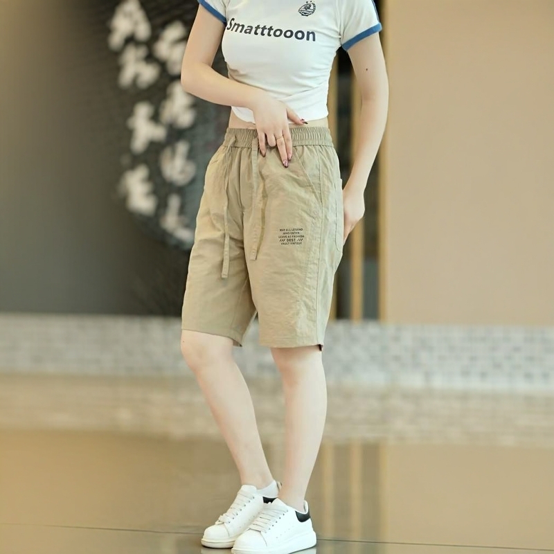 Pánske voľnočasové športové šortky, 70% polyester, tenká tkanina, mikroelastickosť, päťdĺžny strih