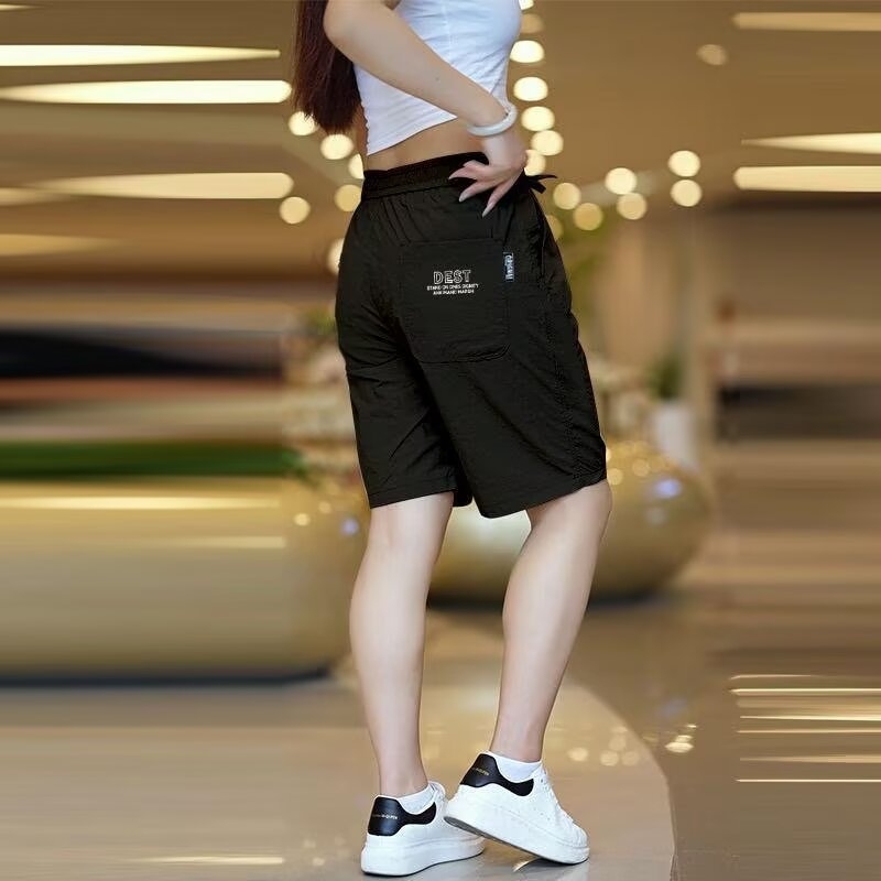 Pánske voľnočasové športové šortky, 70% polyester, tenká tkanina, mikroelastickosť, päťdĺžny strih