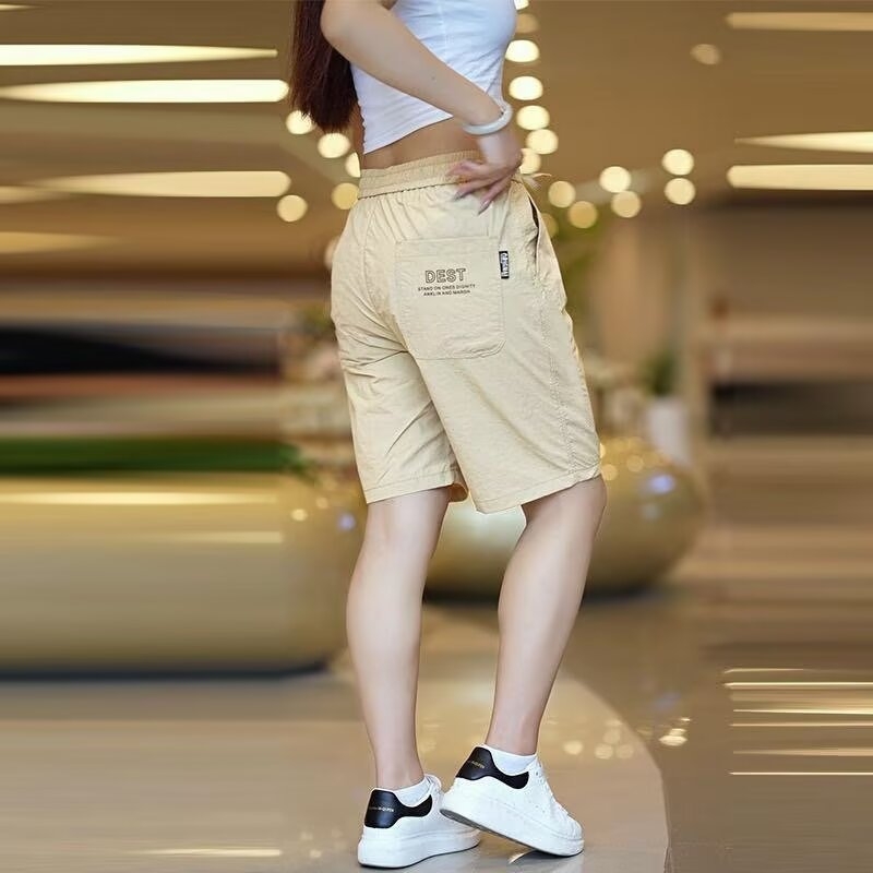 Pánske voľnočasové športové šortky, 70% polyester, tenká tkanina, mikroelastickosť, päťdĺžny strih