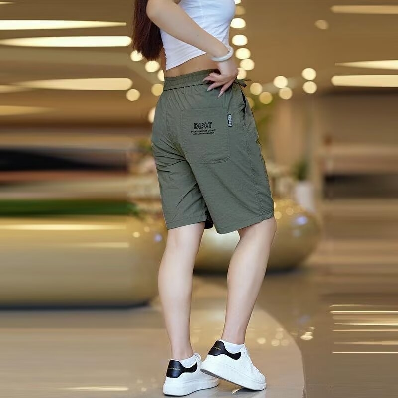 Pánske voľnočasové športové šortky, 70% polyester, tenká tkanina, mikroelastickosť, päťdĺžny strih