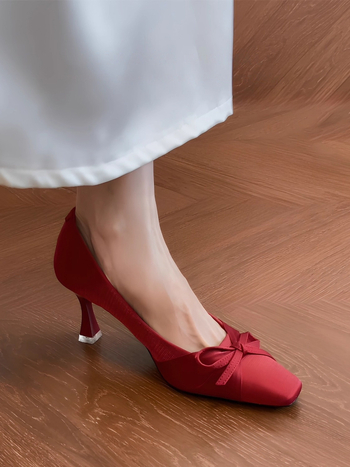 Női magassarkú cipő – szatén, négyszögletes orrú, fűző nélküli slip-on, 6-8 cm magas sarka