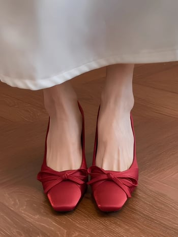 Női magassarkú cipő – szatén, négyszögletes orrú, fűző nélküli slip-on, 6-8 cm magas sarka