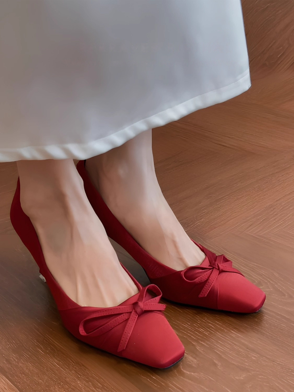 Női magassarkú cipő – szatén, négyszögletes orrú, fűző nélküli slip-on, 6-8 cm magas sarka