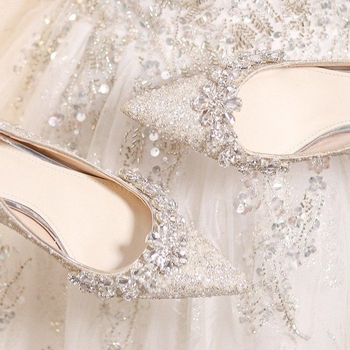Francúzske dámske svadobné lodičky s kryštálmi, špičatý nos, stiletto podpätok 6–8 cm, PU vrchný materiál, gumená podrážka, slip-on