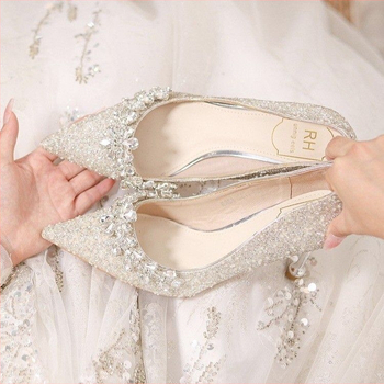 Francúzske dámske svadobné lodičky s kryštálmi, špičatý nos, stiletto podpätok 6–8 cm, PU vrchný materiál, gumená podrážka, slip-on