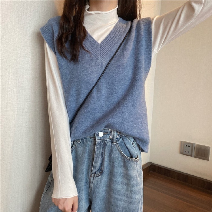 Dámska bezrukávová vesta s V-krkom - pletená, vlneno-viskozová zmes, jednofarebná, dĺžka 50–65 cm