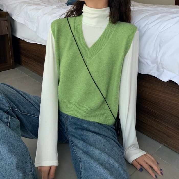 Dámska bezrukávová vesta s V-krkom - pletená, vlneno-viskozová zmes, jednofarebná, dĺžka 50–65 cm