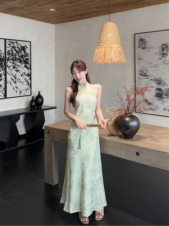 Dlhé šaty v novom čínskom štýle, abstraktný vzor, bavlnený džakard, bez rukávov, stojací golier.