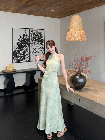 Dlhé šaty v novom čínskom štýle, abstraktný vzor, bavlnený džakard, bez rukávov, stojací golier.