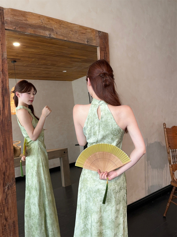 Dlhé šaty v novom čínskom štýle, abstraktný vzor, bavlnený džakard, bez rukávov, stojací golier.