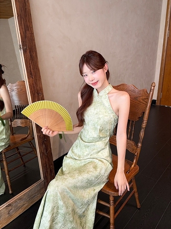 Dlhé šaty v novom čínskom štýle, abstraktný vzor, bavlnený džakard, bez rukávov, stojací golier.