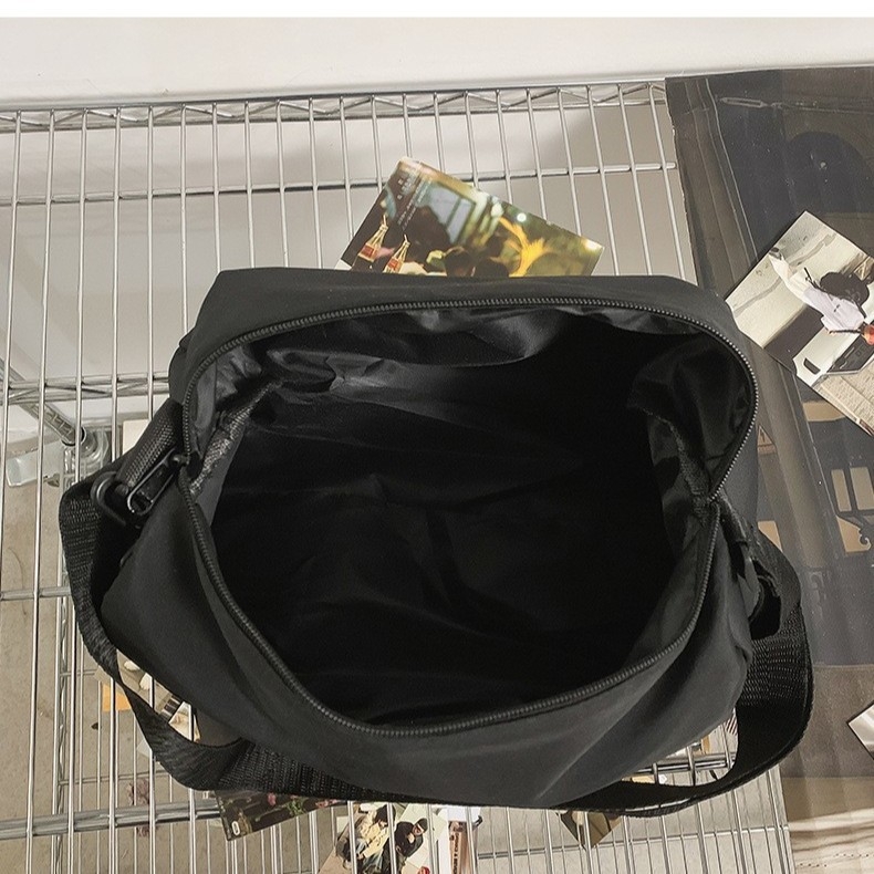 Bailey Saki Geantă Crossbody pentru bărbați — Nailon, Stil urban minimalist, Respirabilă și rezistentă la uzură, separare uscat-umed