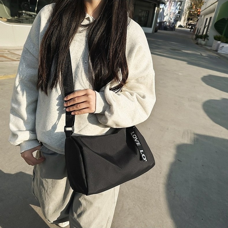 Bailey Saki Geantă Crossbody pentru bărbați — Nailon, Stil urban minimalist, Respirabilă și rezistentă la uzură, separare uscat-umed