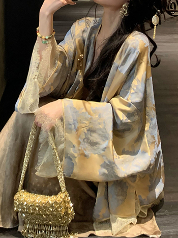 Dámsky cardigan kabát s čipkovaným jacquardom, polyesterový materiál, vzor rastlín, voľný strih, štvorcový golier