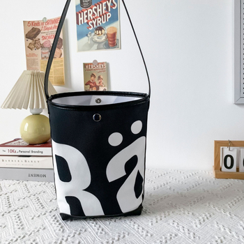 Dámska bucket taška z PU kože, mestský minimalistický štýl, valcovitý tvar, magnetické zapínanie, PU podšívka, vnútorná kapsa so zipsom, sendvičový typ, dvojité ramenné popruhy